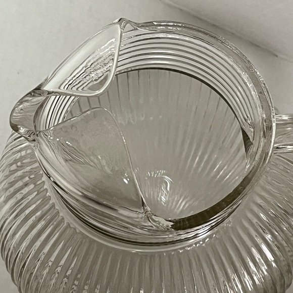 Vintage Hazel Atlas Vertical Rib 96oz Water Pitcher Crystal Clear Glass Ice Lip - Picture 5 of 8